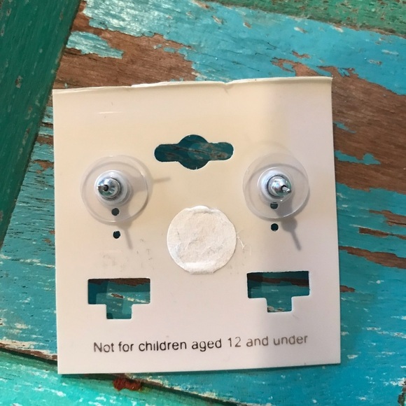 ▪️Austrian Crystal Earrings - Picture 4 of 4